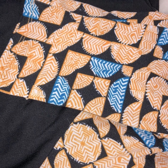 LulaRoe medium cozy Randy T-shirt - Picture 5 of 5